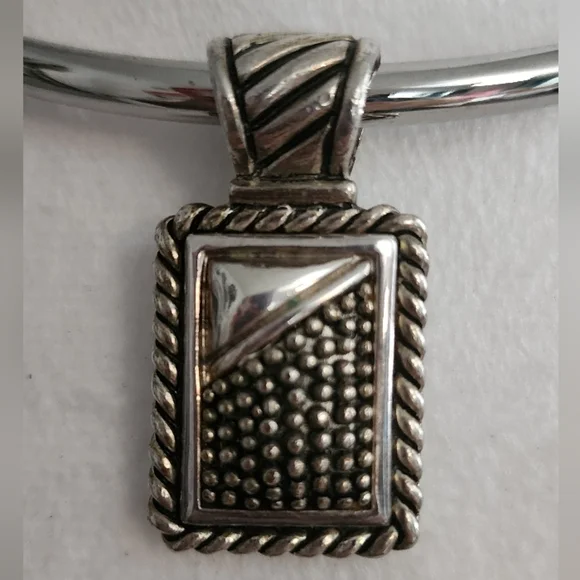 Silvertone Pendant Choker - Picture 2 of 4
